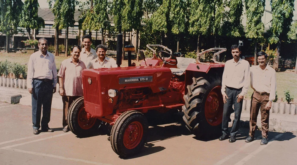Mahindra 575 DI Tractor Image Mahindra 575 DI Tractor Photo