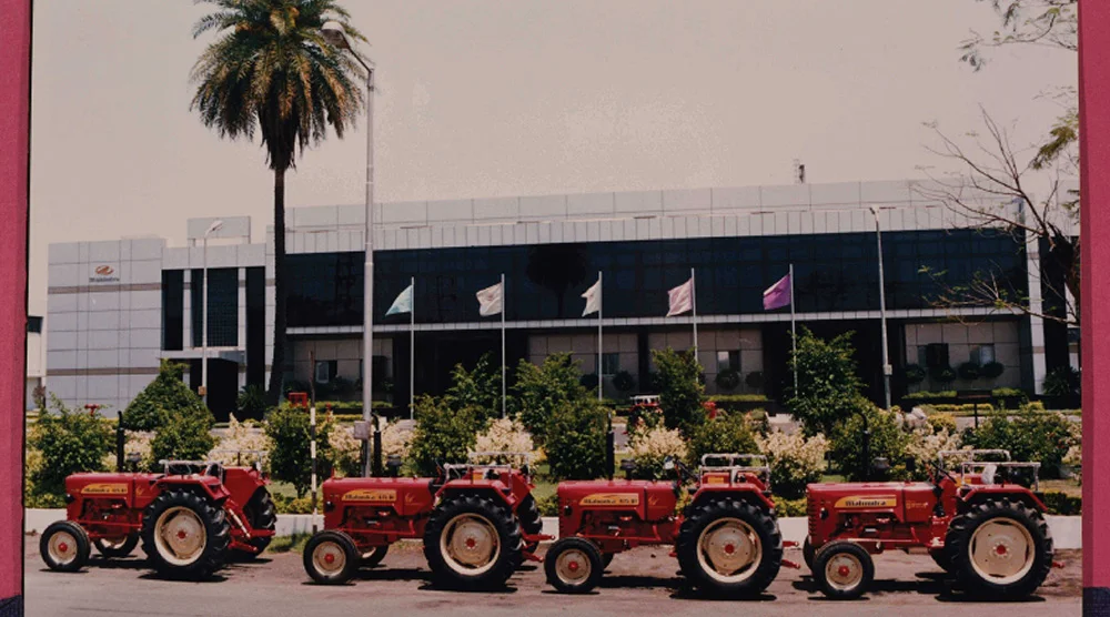Mahindra Tractors Series Image Mahindra Tractors Series Photo